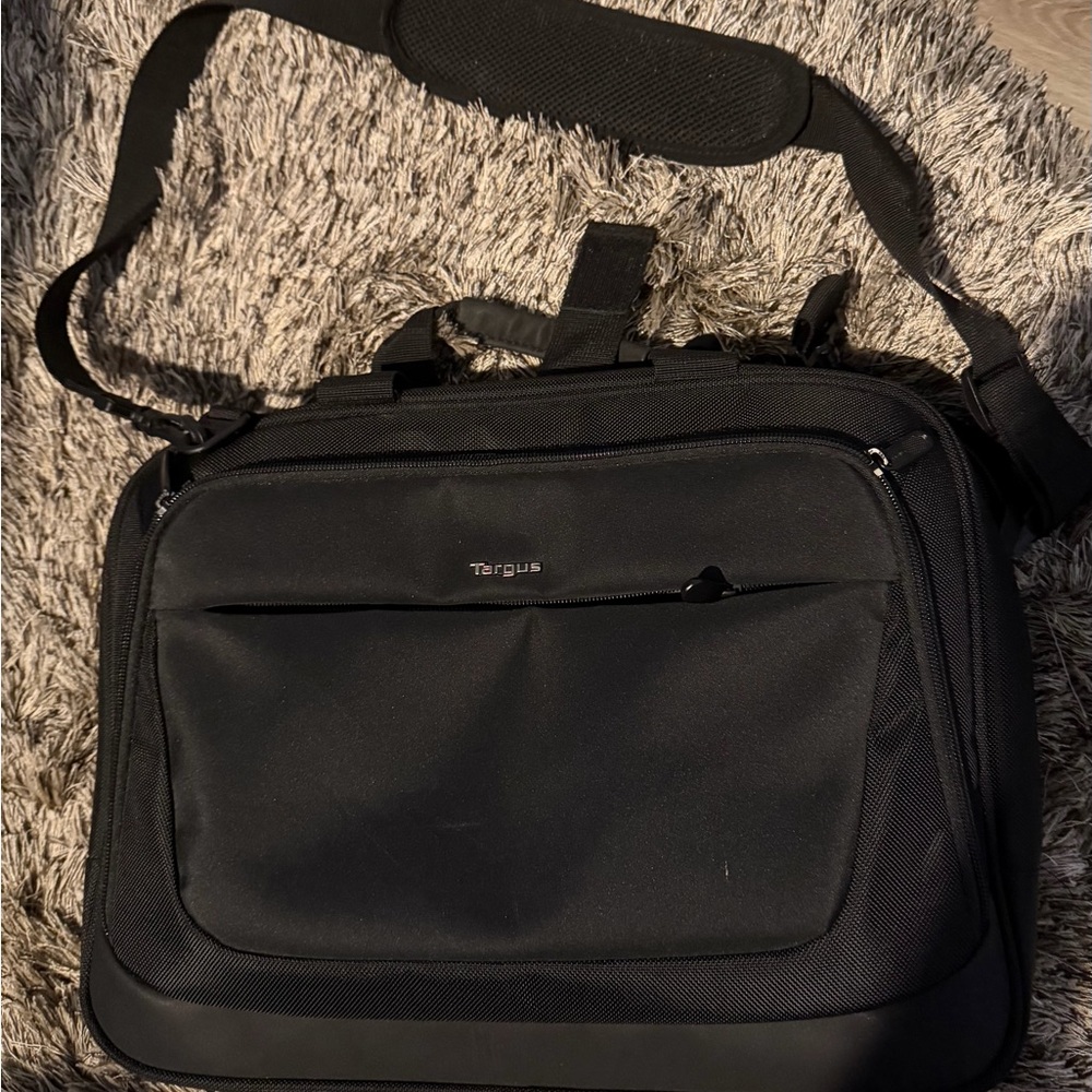 Targus Black Briefcase Laptop Case With Longstrap with 4 different compartments